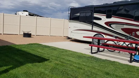 Deluxe ADA, Back-In RV Site — image 2 of 2