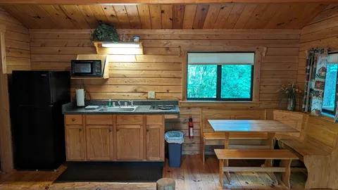 C05 Owl Cabin — image 2 of 13