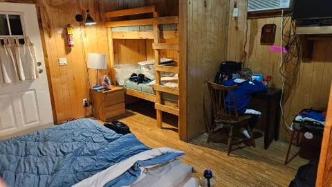 Doe Cabin — image 12 of 12