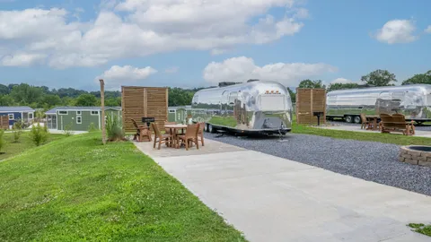 Airstream — image 1 of 12
