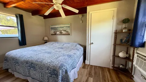 Deluxe Cabin — image 2 of 5
