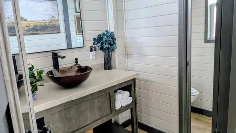 Sandhill Crane Studio Rental — image 2 of 6