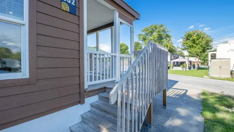 Deluxe Cottage — image 2 of 12