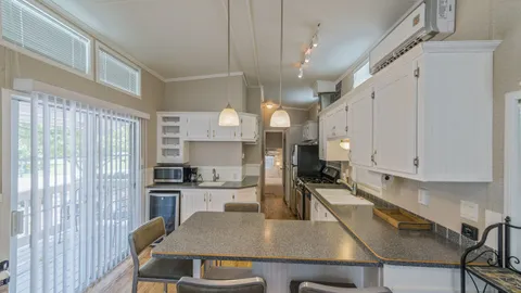 Lone Star Cottage — image 2 of 5