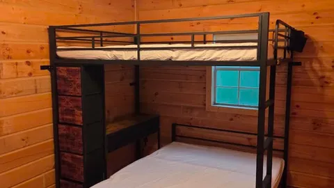 Miami Trail Cabin — image 5 of 5