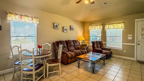 COTTAGE - 2 BEDROOMS — image 6 of 6