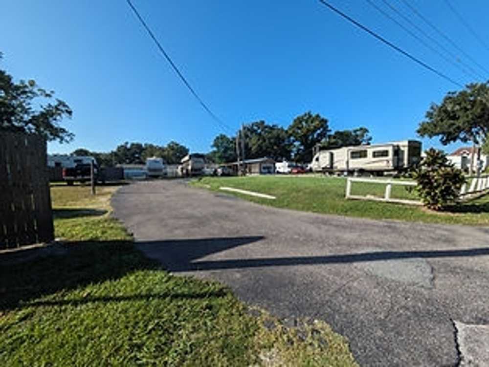 Gibsonia RV park, Lakeland, Florida - Photo 4