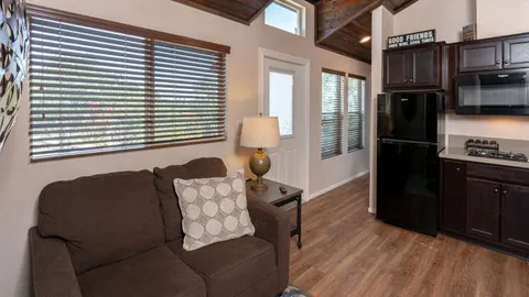 Chateau 2 Bedroom — image 10 of 10
