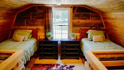 Georgia Golf Cottage — image 2 of 20