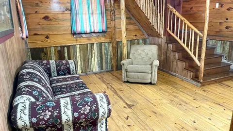 Cabin 04 — image 2 of 10