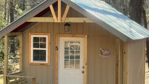 Boo Boo Cabin — image 1 of 6