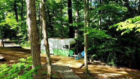 Betty - Vintage Camper — image 2 of 13