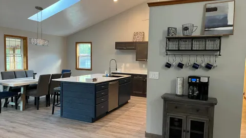 Babcock Hollow House Rental — image 1 of 8