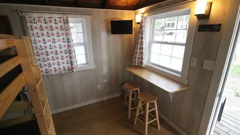 Mayor Rustic Cabin — image 2 of 3