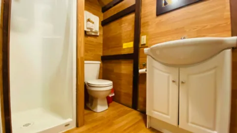 Cabin 01 — image 4 of 4