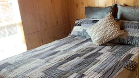 Deluxe Cabin — image 7 of 7