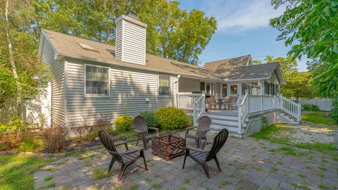 Rental House 5 Bedrooms — image 2 of 12