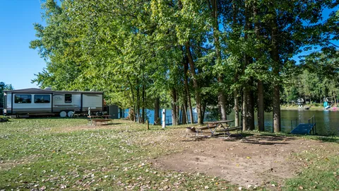 30/50 Amp Waterfront RV Site — image 4 of 4