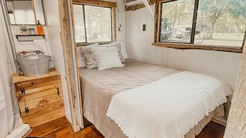 Perry's Landing Cabin — image 2 of 8
