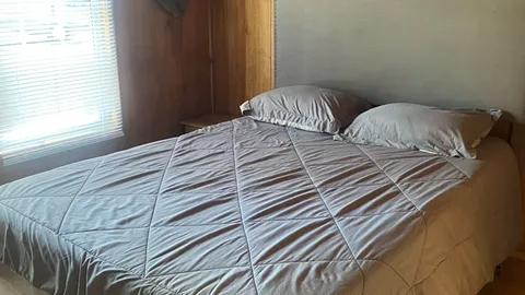 Standard Lakefront Cabin Rental 1 Bedroom — image 2 of 6