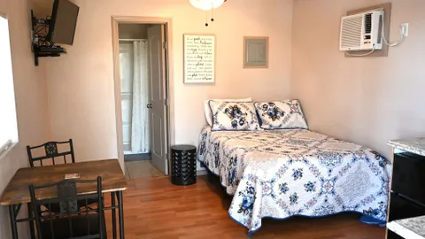 Premium Cabin — image 2 of 4