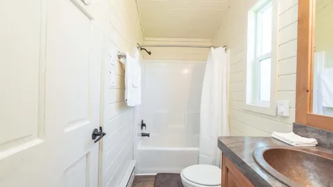 Cozy Cabin — image 2 of 5
