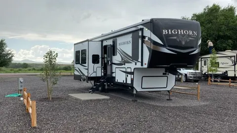 30/50 Amp Deluxe Pull-Through Full Hookup RV Site — image 1 of 1