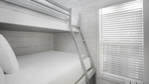 Bayview Cottage - 2 Bedroom — image 2 of 11