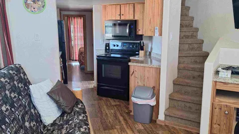 Sunday House — image 2 of 8