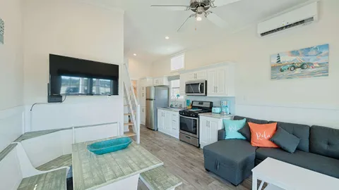 Carolina Cottage Elite 2 Bedroom w/ Loft ***NO PETS*** — image 2 of 15