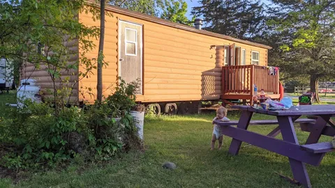 Cabin / Tiny House — image 1 of 10