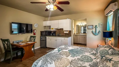 COTTAGE - STUDIO — image 2 of 5