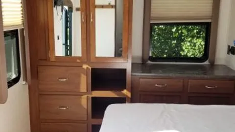 Jay Flight RV Rental — image 2 of 11