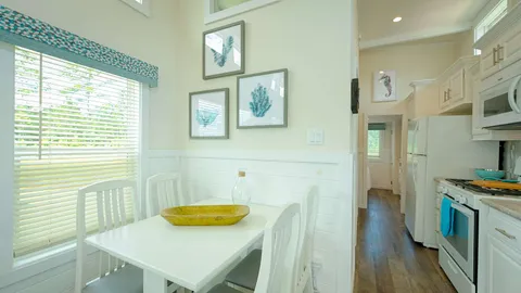 Carolina Cottage 1 Bedroom w/ Rooftop Terrace — image 12 of 12