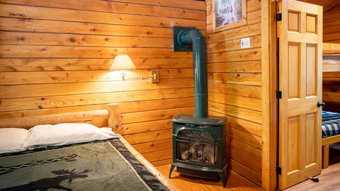 Luxury Cabin — image 2 of 16