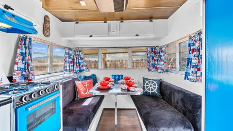Nautic - Vintage Motorhome — image 1 of 25