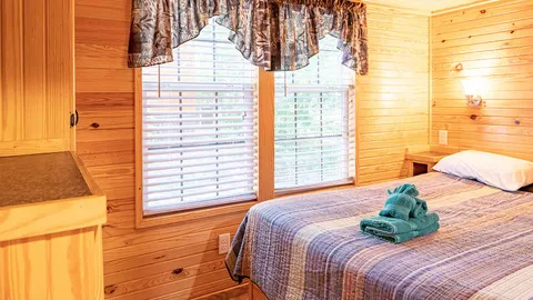 Stewart's Creek Cabin — image 2 of 11