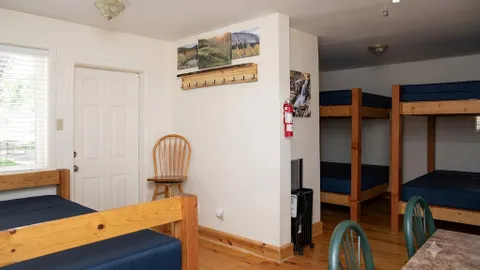 Cabin — image 1 of 4