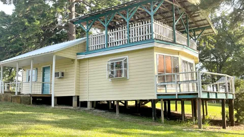 Cabin 06 — image 1 of 12