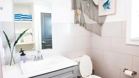 Large Beach Bungalow — image 2 of 9