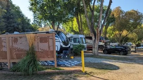Premium 50 AMP Pull Through RV Site — image 1 of 12