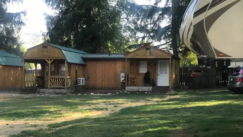 # 1 Deluxe Themed Bear Cabin — image 2 of 3