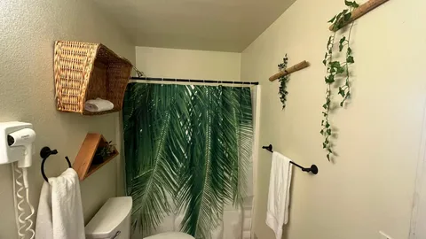 Motel 7 Garden Room (Double Queen) — image 2 of 7