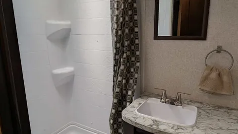 RV2 — image 2 of 8