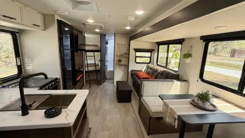 Luxe Bunkhouse RV — image 11 of 11