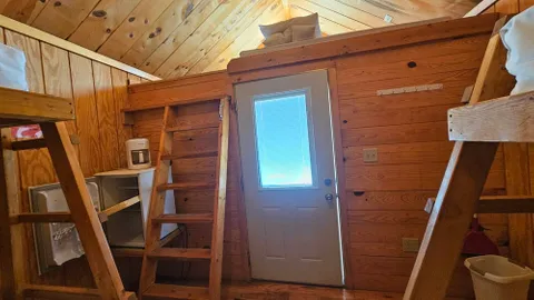 Cabin — image 1 of 5