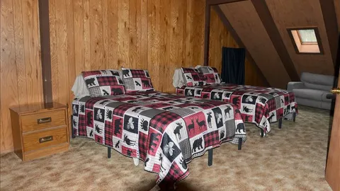 Cabin - Lodge — image 2 of 33