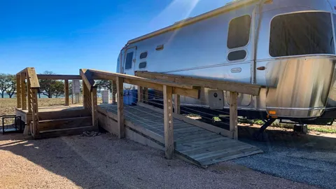 Airstream — image 1 of 7