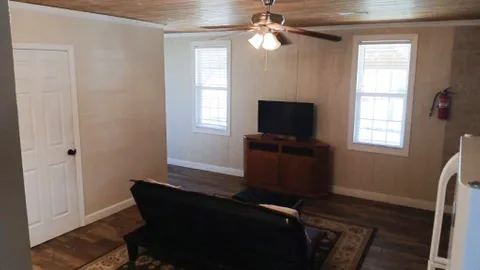 Bungalow — image 7 of 7