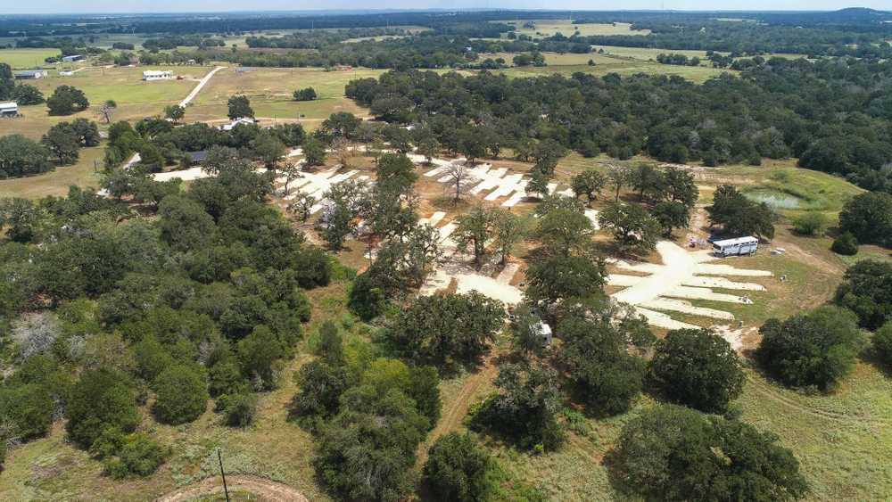 Arrow RV Park, Luling, Texas - Photo 2